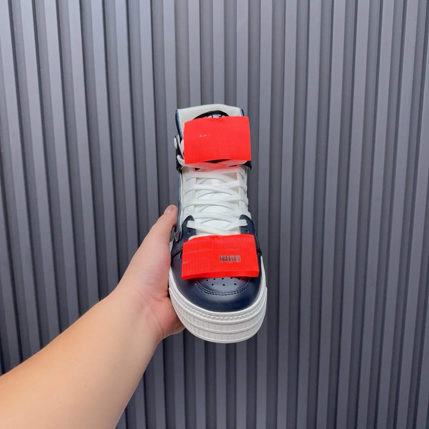 [OFF WHITE] P: 740💰Couple model👫, Size: Female 35-40. Male 39-44 (45.46 customized) High-quality version👊 "Out of office" series original molding, original lasting, production process 1:1 original ➰OFF GRAY WHITE OW ➰ First-layer cowhide, imported skin-friendly and environmentally friendly polyester mesh, original molding, high elasticity and environmentally friendly molding pad Made with the original lasting process. The original molded rubber outsole (never yellows and deforms) has a super correct shape, bright color and strong three-dimensional effect👍. Packaging💯Full set of packaging synchronized with the official website (branded paper, certificate of quality, branded cloth bag)